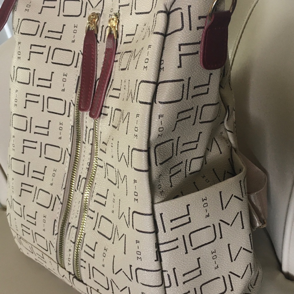 💥Women’s Backpack/Purse💥 Make an Offer ✨